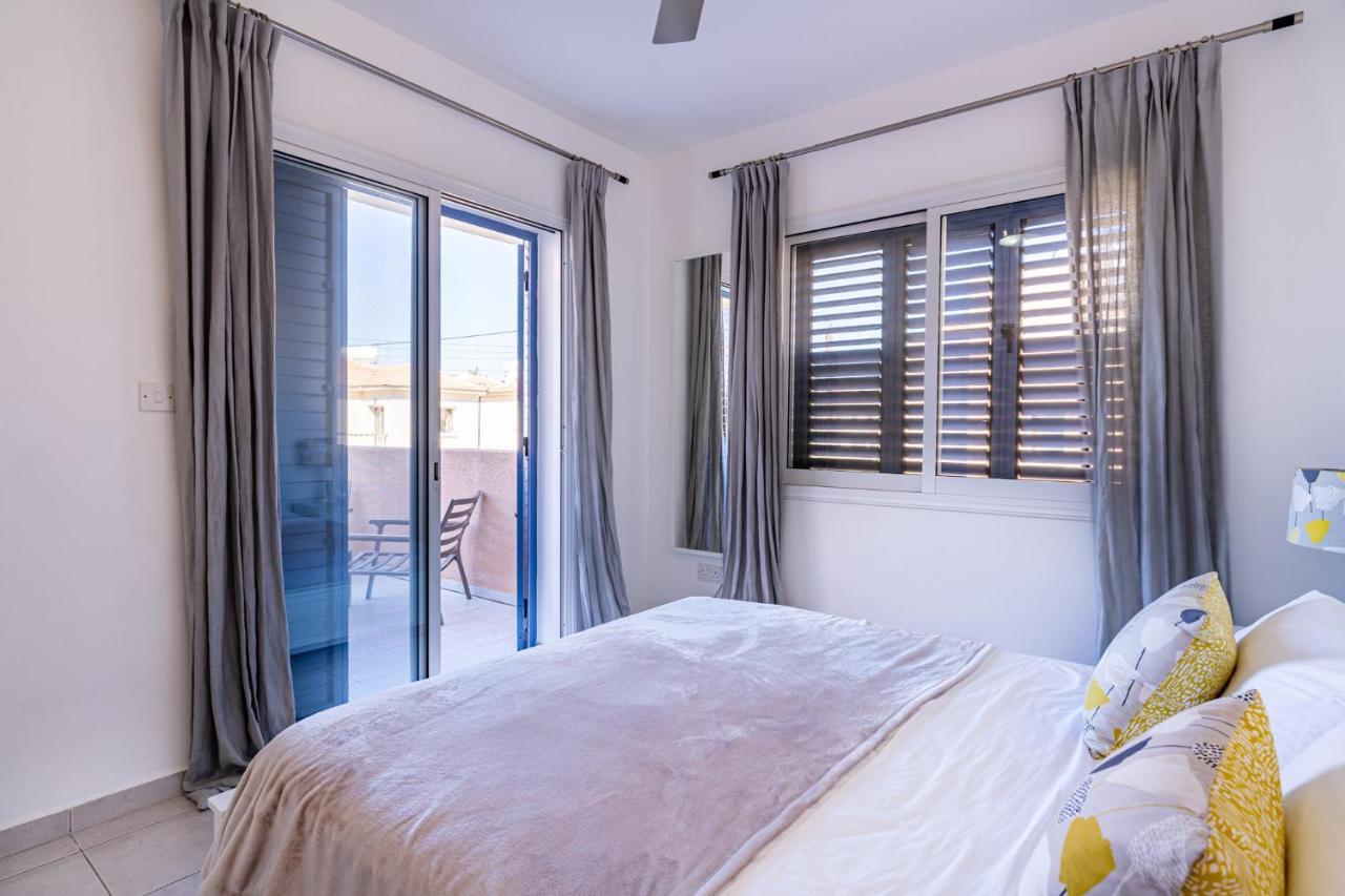 Summer Breeze Holiday Apartment With Pool Paphos Ngoại thất bức ảnh