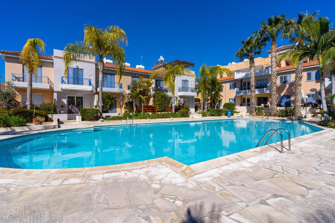 Summer Breeze Holiday Apartment With Pool Paphos Ngoại thất bức ảnh