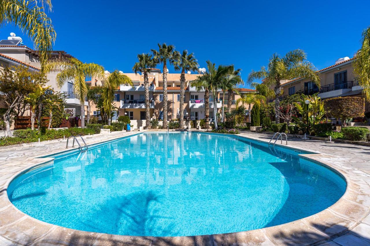 Summer Breeze Holiday Apartment With Pool Paphos Ngoại thất bức ảnh