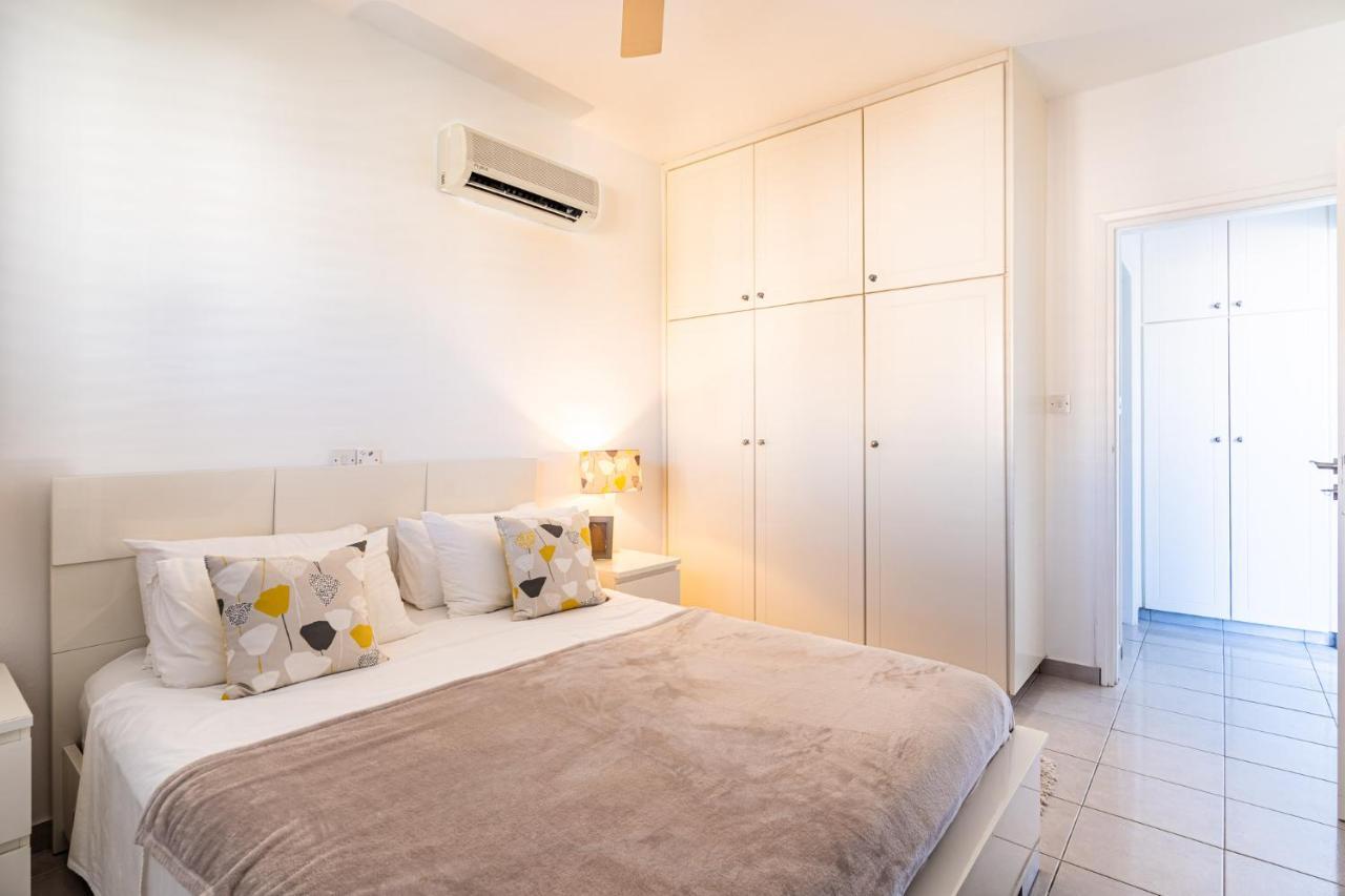 Summer Breeze Holiday Apartment With Pool Paphos Ngoại thất bức ảnh