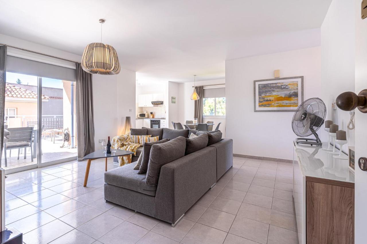 Summer Breeze Holiday Apartment With Pool Paphos Ngoại thất bức ảnh